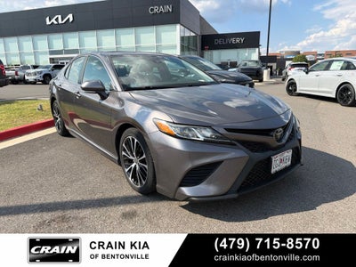 2019 Toyota Camry SE - SUNROOF / CLEAN CARFAX