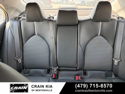 2019 Toyota Camry SE - SUNROOF / CLEAN CARFAX