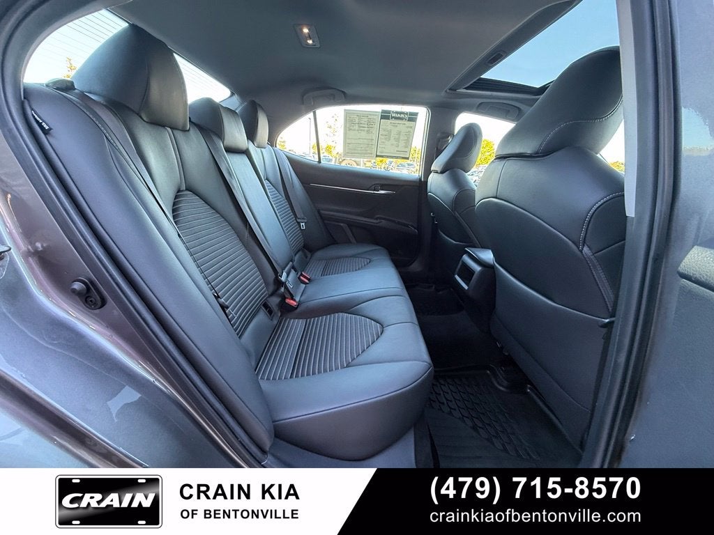 2019 Toyota Camry SE - SUNROOF / CLEAN CARFAX