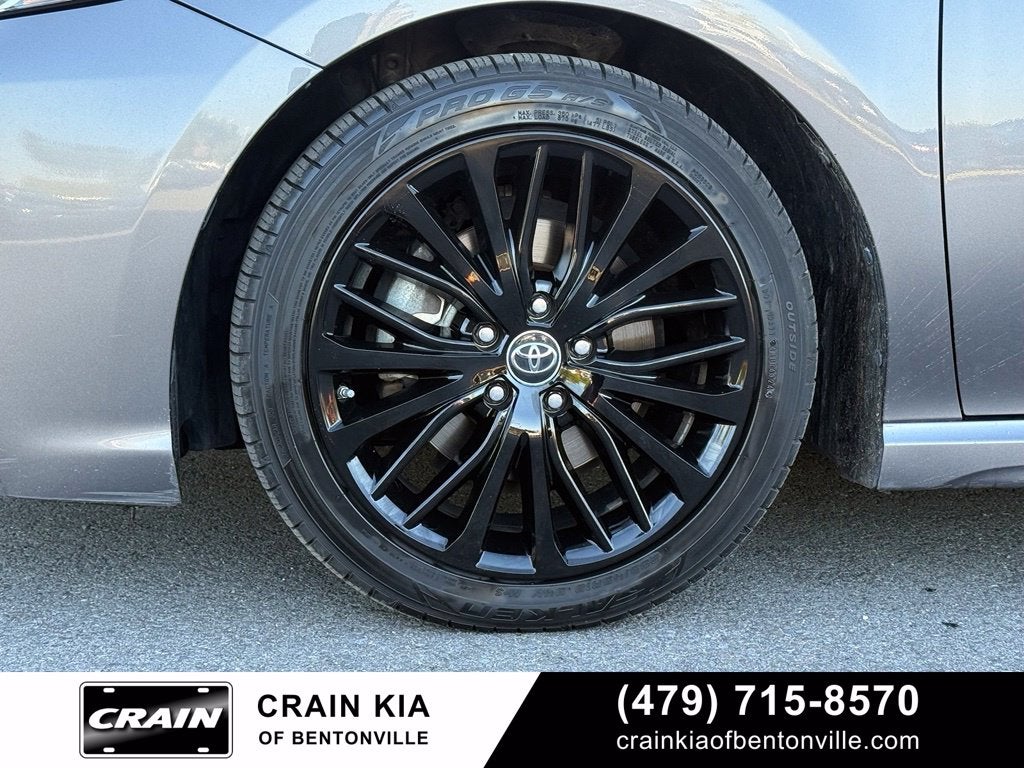 2019 Toyota Camry SE - SUNROOF / CLEAN CARFAX