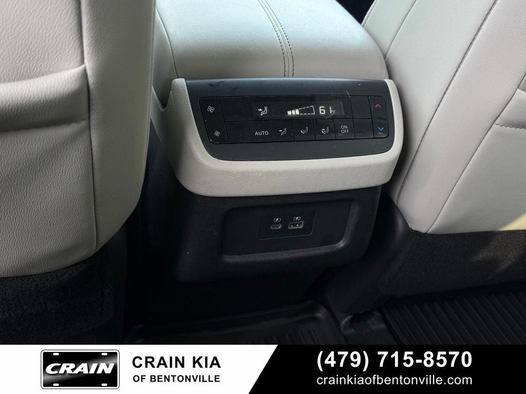 2022 Nissan Pathfinder SL - 4WD / CLEAN CARFAX