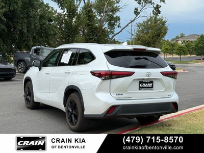 2022 Toyota Highlander XLE - SUNROOF / CLEAN CARFAX / ONE OWNER