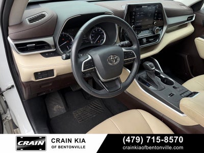 2022 Toyota Highlander XLE - SUNROOF / CLEAN CARFAX / ONE OWNER