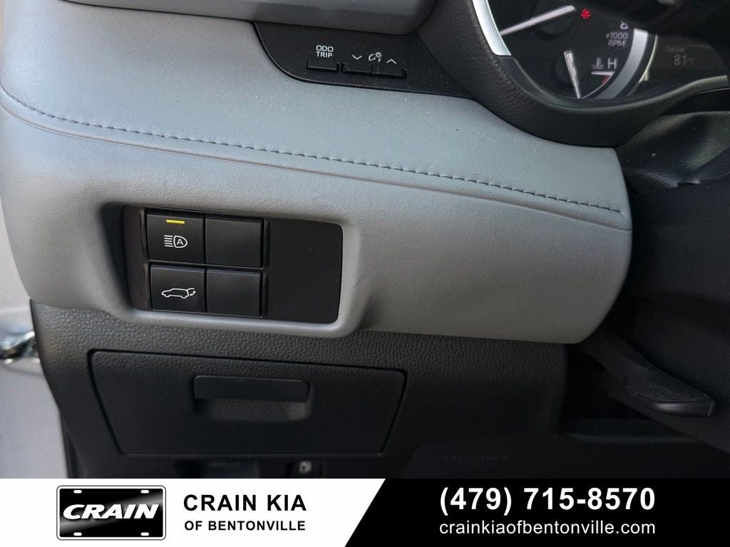 2022 Toyota Highlander XLE - CLEAN CARFAX / SUNROOF