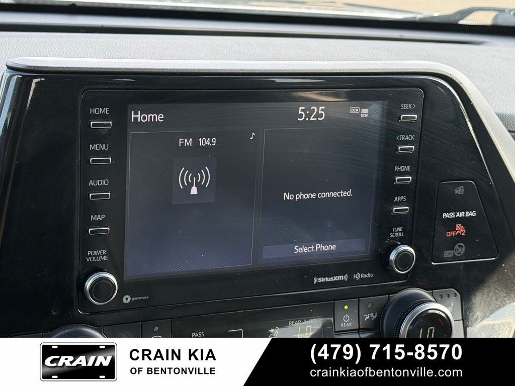 2022 Toyota Highlander XLE - CLEAN CARFAX / SUNROOF