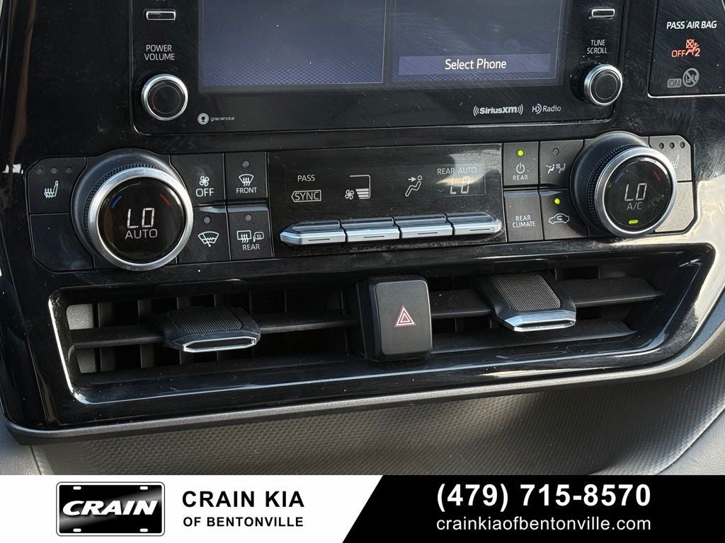 2022 Toyota Highlander XLE - CLEAN CARFAX / SUNROOF