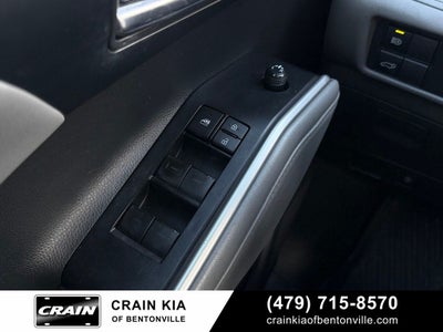 2022 Toyota Highlander XLE - CLEAN CARFAX / SUNROOF