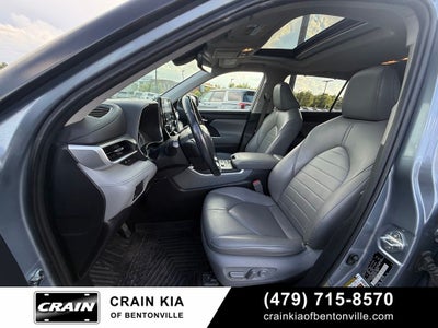 2022 Toyota Highlander XLE - CLEAN CARFAX / SUNROOF