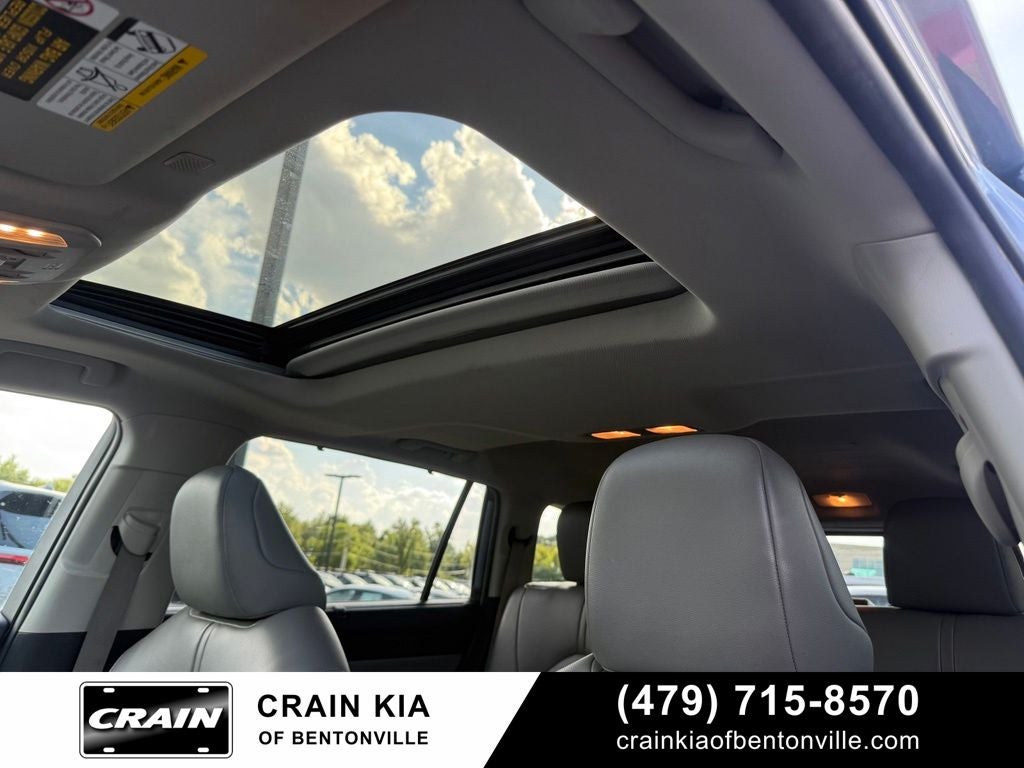 2022 Toyota Highlander XLE - CLEAN CARFAX / SUNROOF