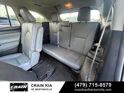2022 Toyota Highlander XLE - CLEAN CARFAX / SUNROOF