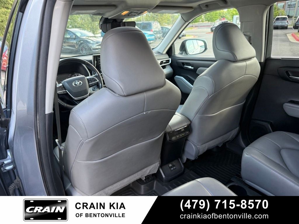 2022 Toyota Highlander XLE - CLEAN CARFAX / SUNROOF