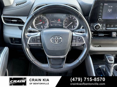 2022 Toyota Highlander XLE - CLEAN CARFAX / SUNROOF