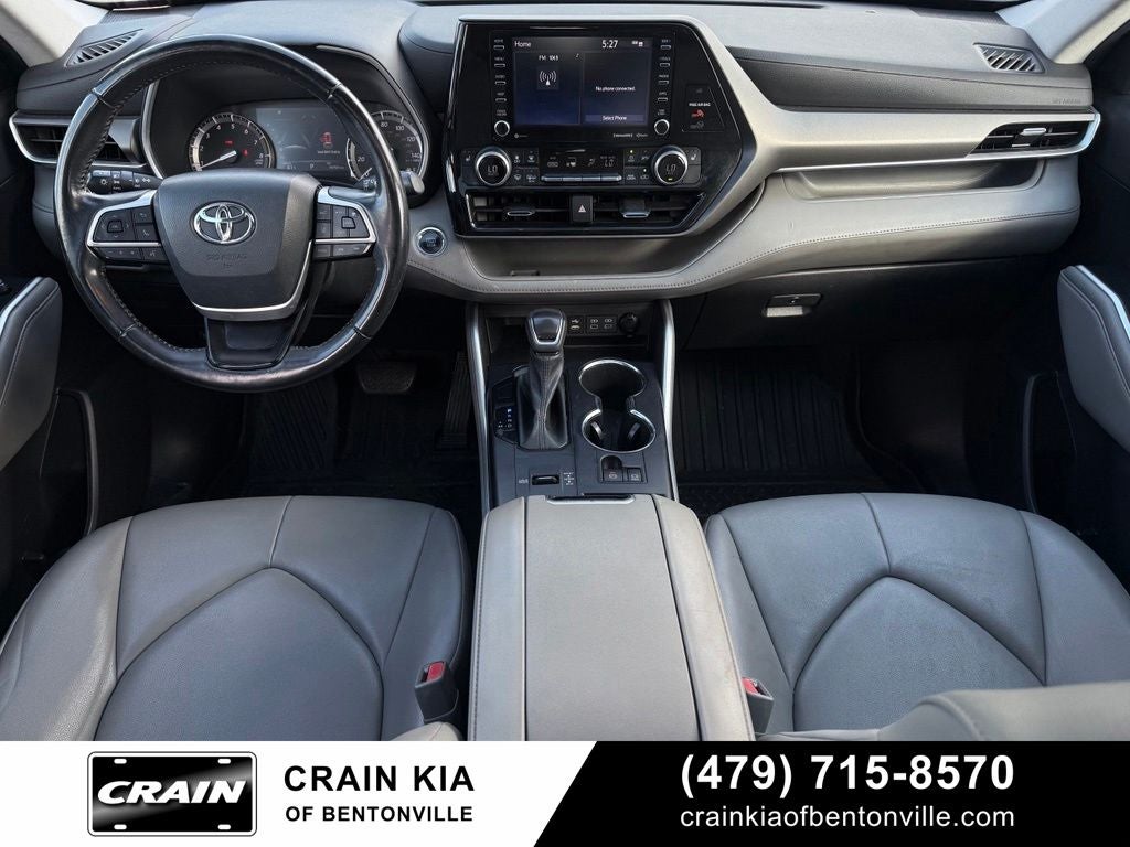 2022 Toyota Highlander XLE - CLEAN CARFAX / SUNROOF