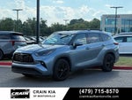 2022 Toyota Highlander XLE - CLEAN CARFAX / SUNROOF