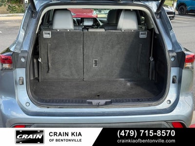 2022 Toyota Highlander XLE - CLEAN CARFAX / SUNROOF
