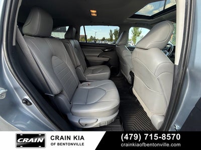 2022 Toyota Highlander XLE - CLEAN CARFAX / SUNROOF
