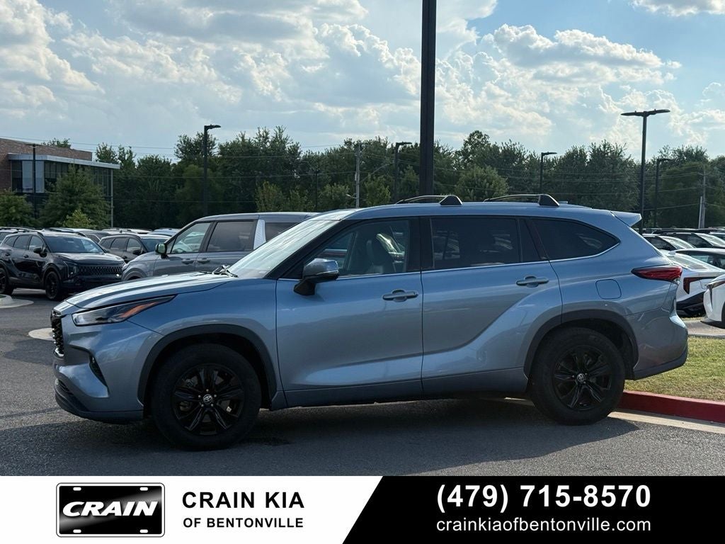 2022 Toyota Highlander XLE - CLEAN CARFAX / SUNROOF