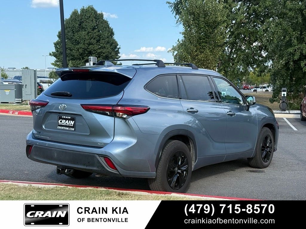 2022 Toyota Highlander XLE - CLEAN CARFAX / SUNROOF