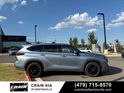 2022 Toyota Highlander XLE - CLEAN CARFAX / SUNROOF