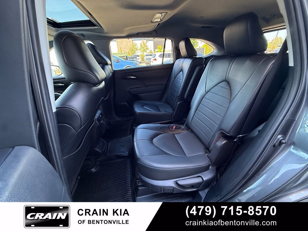 2021 Toyota Highlander XLE - SUNROOF