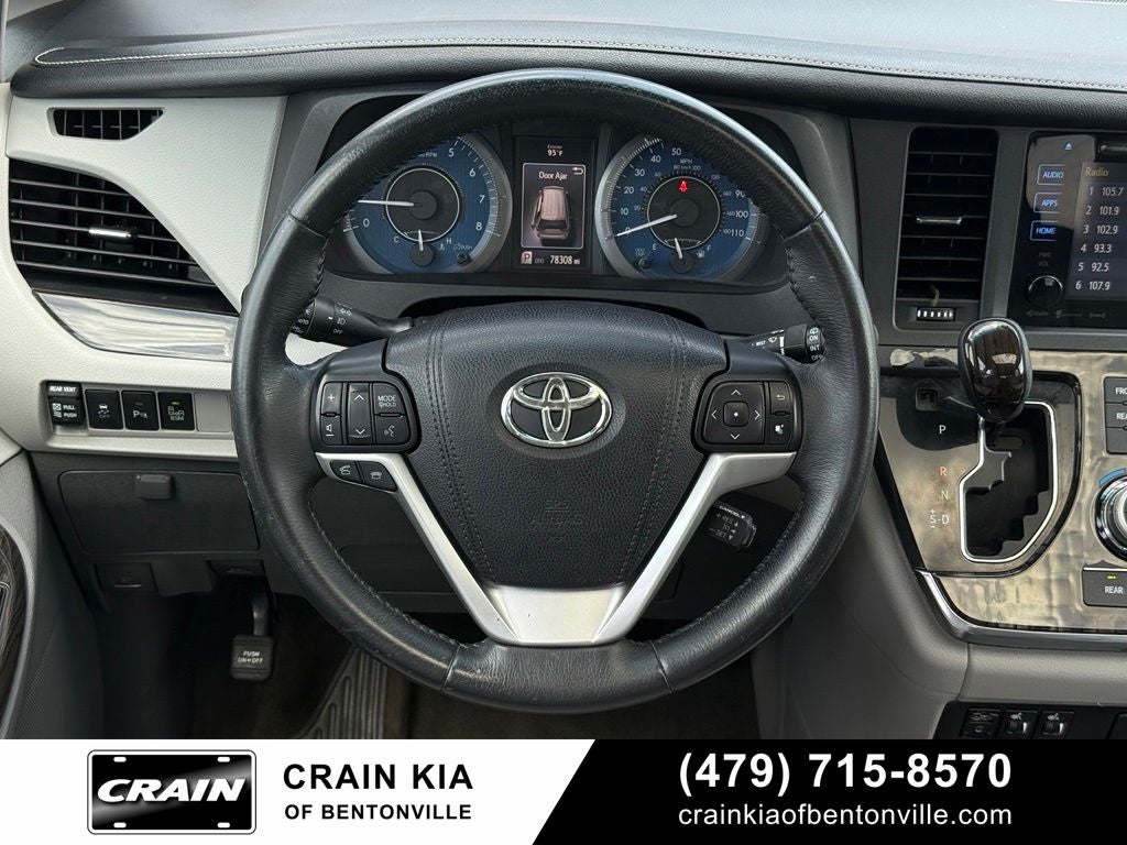 2017 Toyota Sienna XLE - SUNROOF / CLEAN CARFAX / LOW MILES!