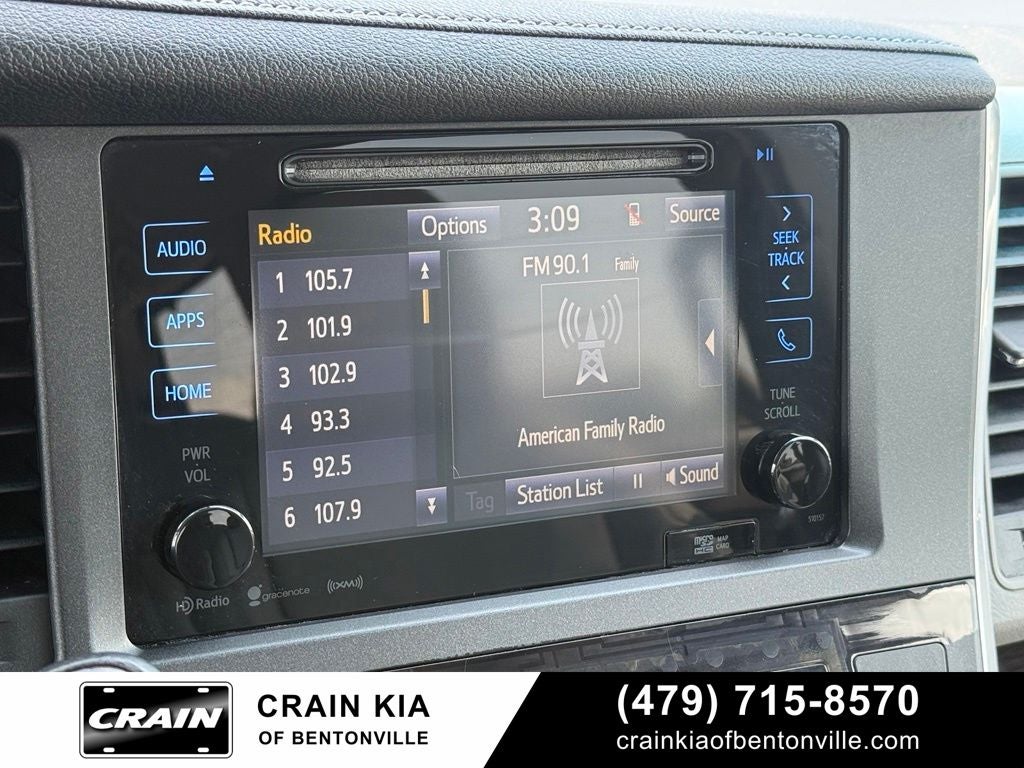 2017 Toyota Sienna XLE - SUNROOF / CLEAN CARFAX / LOW MILES!