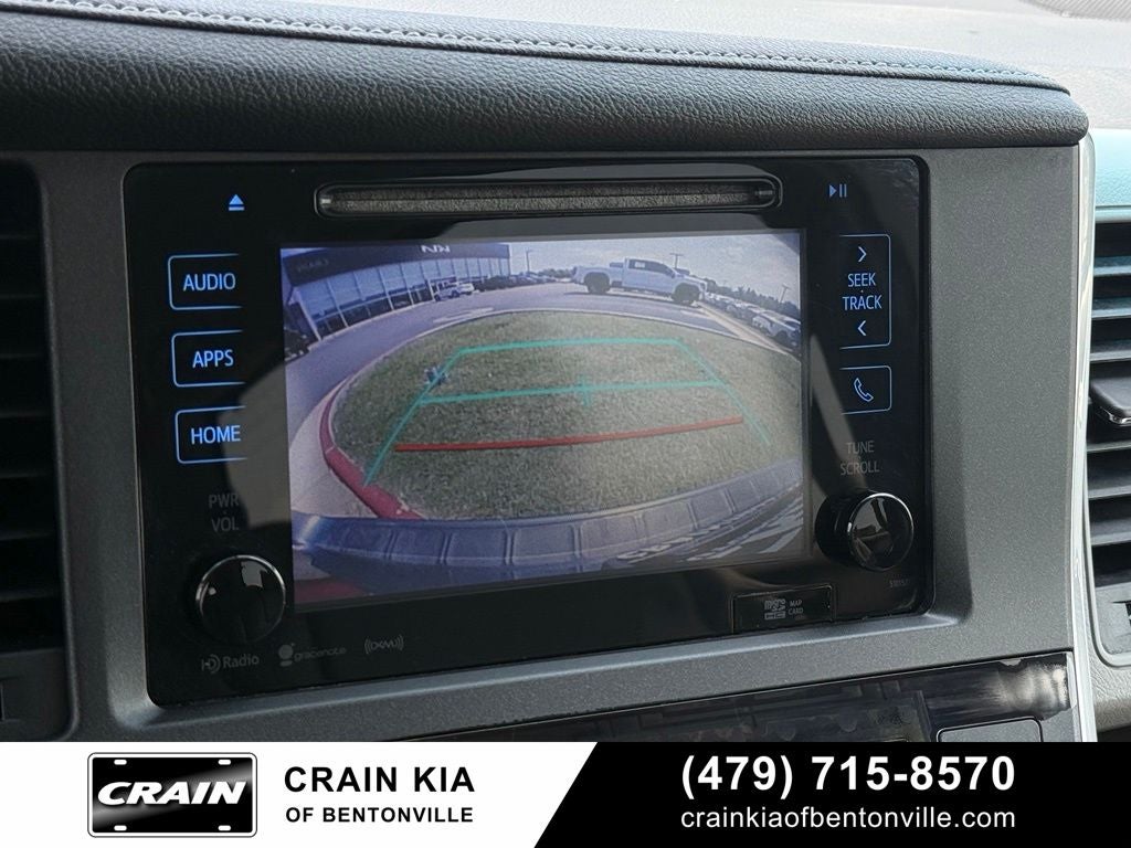 2017 Toyota Sienna XLE - SUNROOF / CLEAN CARFAX / LOW MILES!