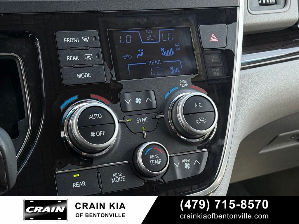 2017 Toyota Sienna XLE - SUNROOF / CLEAN CARFAX / LOW MILES!