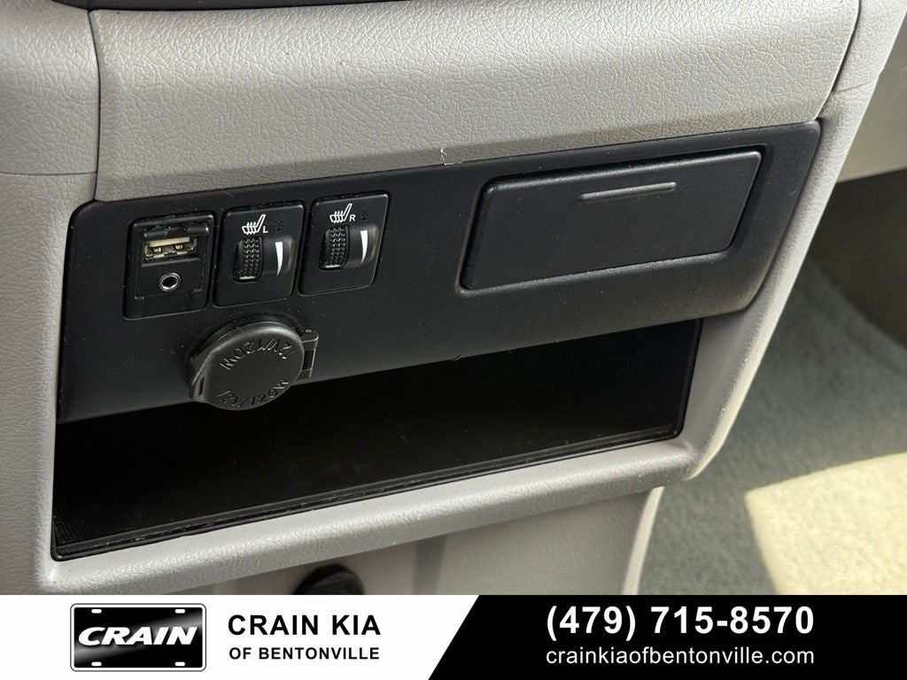 2017 Toyota Sienna XLE - SUNROOF / CLEAN CARFAX / LOW MILES!