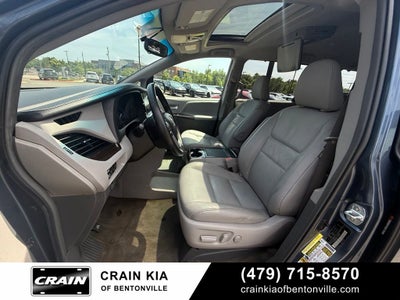 2017 Toyota Sienna XLE - SUNROOF / CLEAN CARFAX / LOW MILES!