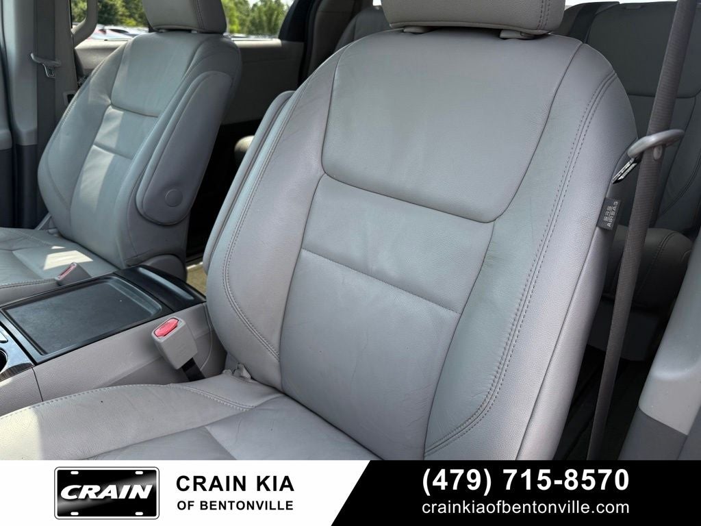 2017 Toyota Sienna XLE - SUNROOF / CLEAN CARFAX / LOW MILES!