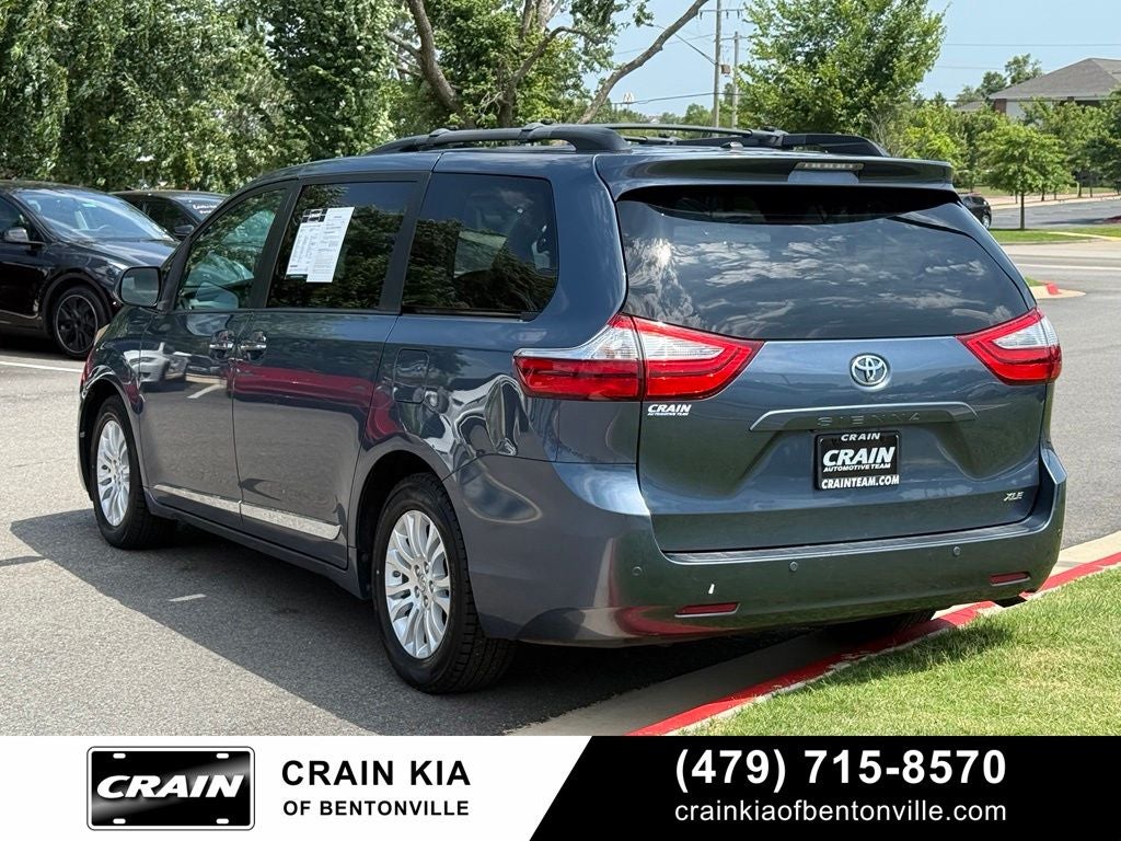 2017 Toyota Sienna XLE - SUNROOF / CLEAN CARFAX / LOW MILES!