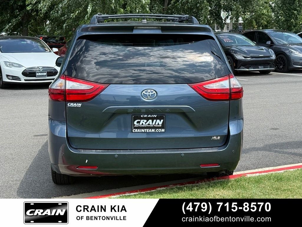 2017 Toyota Sienna XLE - SUNROOF / CLEAN CARFAX / LOW MILES!