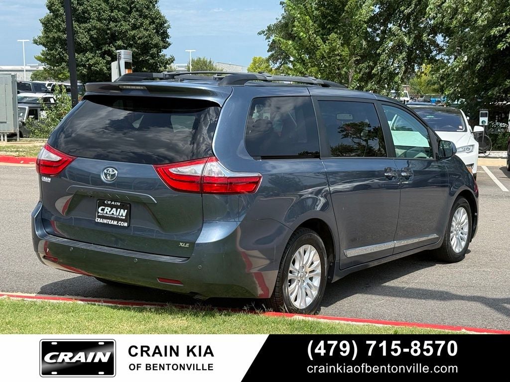 2017 Toyota Sienna XLE - SUNROOF / CLEAN CARFAX / LOW MILES!