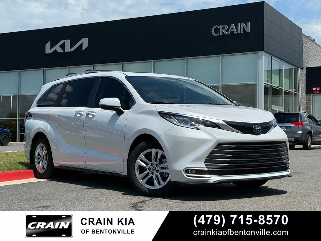 2023 Toyota Sienna Limited - SUNROOF / CLEAN CARFAX / ONE OWNER