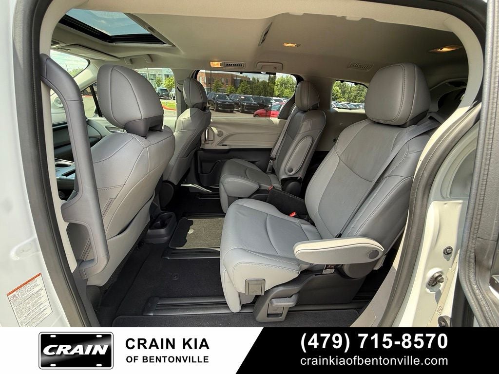 2023 Toyota Sienna Limited - SUNROOF / CLEAN CARFAX / ONE OWNER