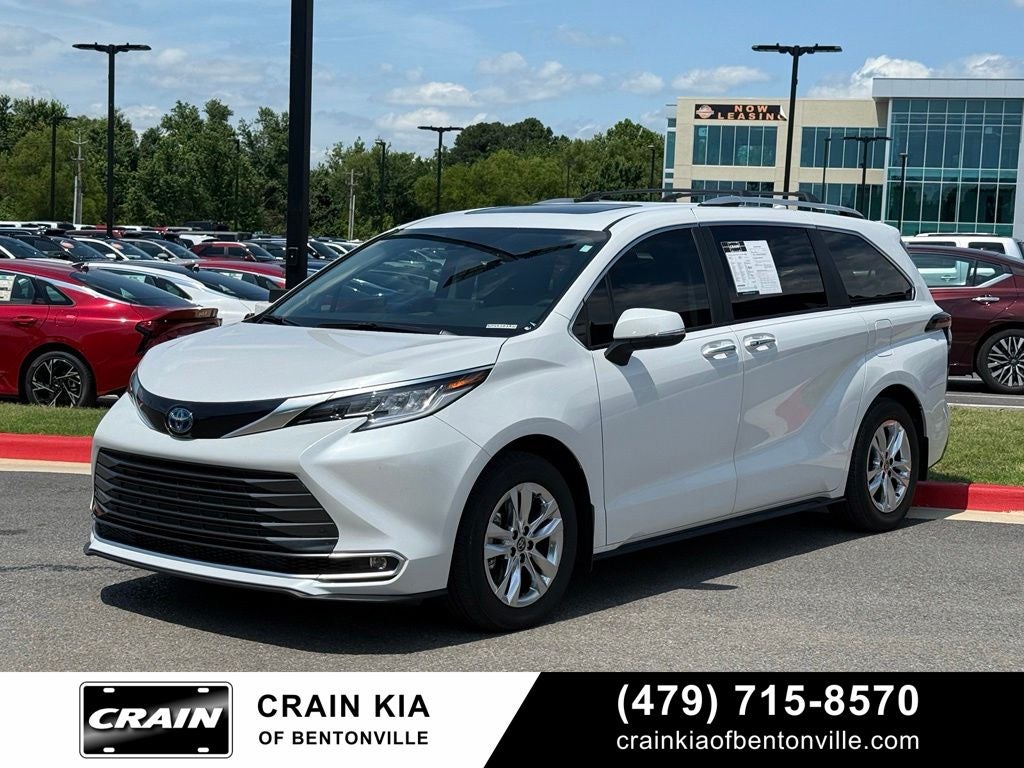 2023 Toyota Sienna Limited - SUNROOF / CLEAN CARFAX / ONE OWNER