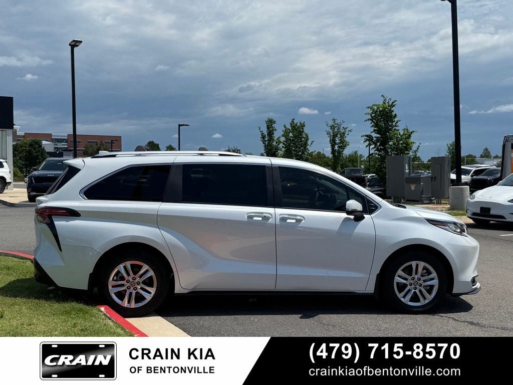 2023 Toyota Sienna Limited - SUNROOF / CLEAN CARFAX / ONE OWNER