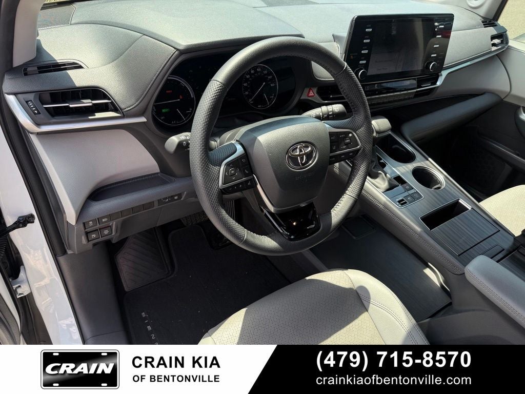 2023 Toyota Sienna Limited - SUNROOF / CLEAN CARFAX / ONE OWNER