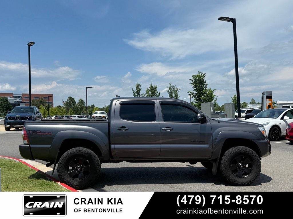 2014 Toyota Tacoma Base V6 - 4WD / CLEAN CARFAX HISTORY