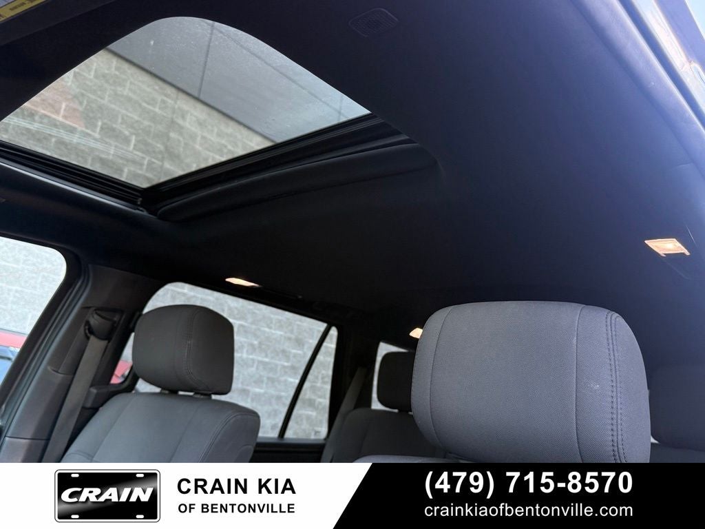 2025 Toyota Sequoia SR5 - 4WD / CLEAN CARFAX / ONE OWNER