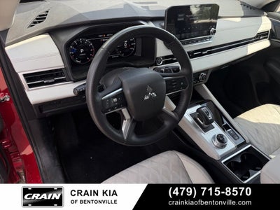 2023 Mitsubishi Outlander SEL - 4WD / CLEAN CARFAX