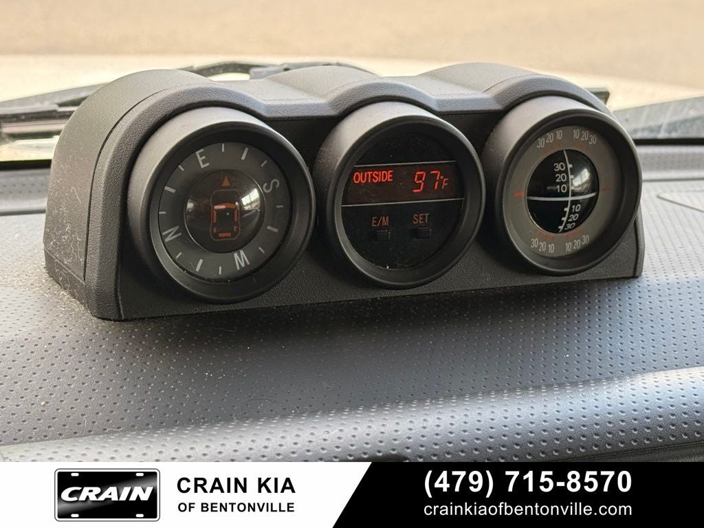 2010 Toyota FJ Cruiser Base - 4WD / CLEAN CARFAX