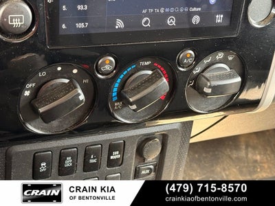 2010 Toyota FJ Cruiser Base - 4WD / CLEAN CARFAX