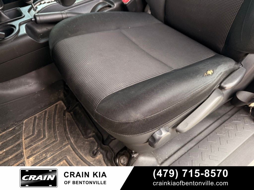 2010 Toyota FJ Cruiser Base - 4WD / CLEAN CARFAX