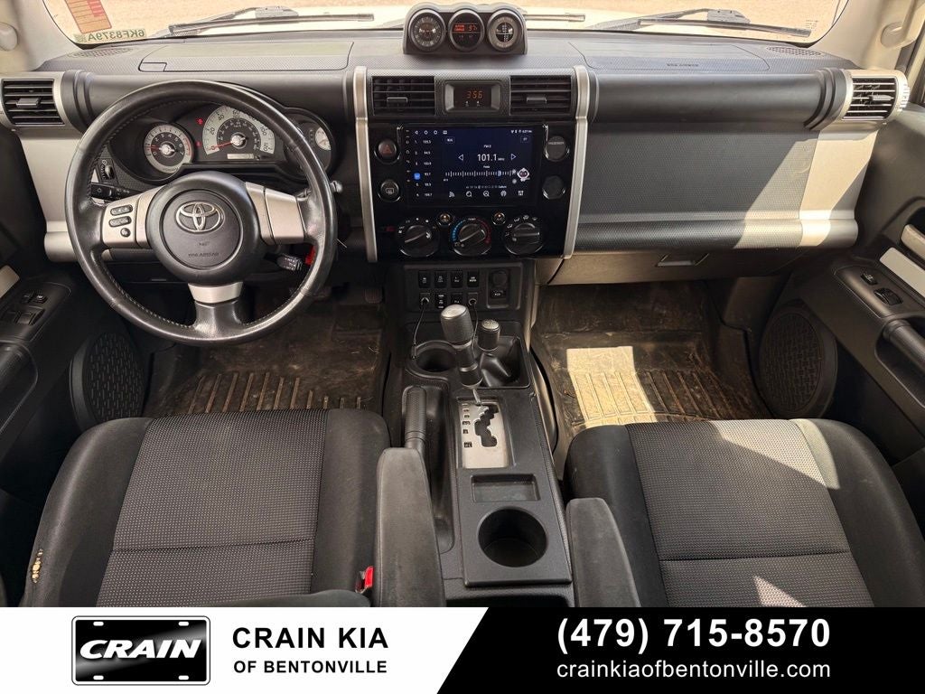 2010 Toyota FJ Cruiser Base - 4WD / CLEAN CARFAX
