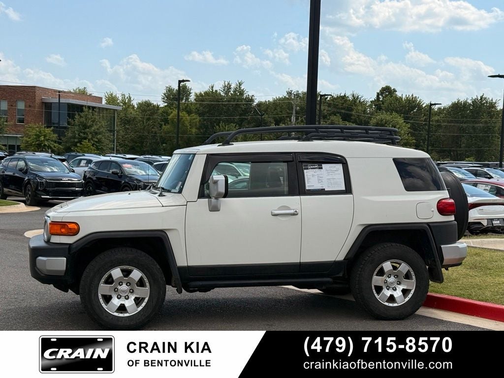 2010 Toyota FJ Cruiser Base - 4WD / CLEAN CARFAX