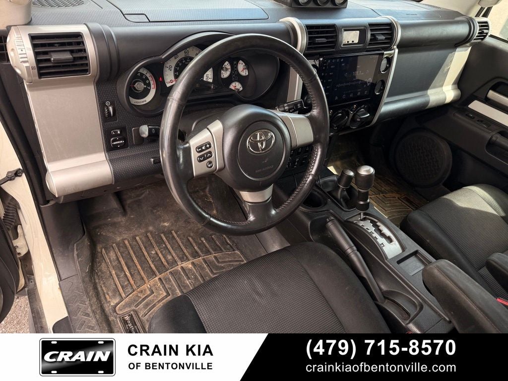 2010 Toyota FJ Cruiser Base - 4WD / CLEAN CARFAX
