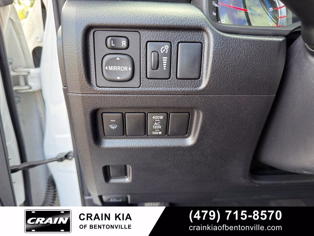 2018 Toyota 4Runner SR5 - 4WD / CLEAN CARFAX