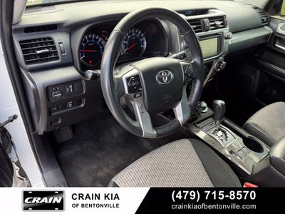 2018 Toyota 4Runner SR5 - 4WD / CLEAN CARFAX